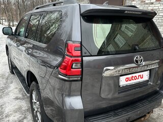 2019 Toyota Land Cruiser Prado 150 Series Рестайлинг 2, серый, 4450000 рублей, вид 4