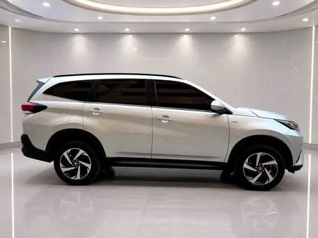 2022 Toyota Rush II, серебристый, 2020000 рублей, вид 4