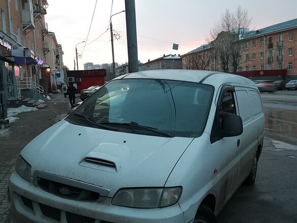2003 Hyundai H-1, белый, 350000 рублей