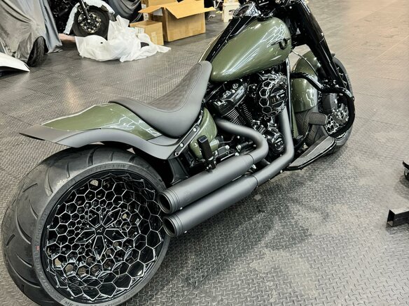 2023 Harley-Davidson Fat Boy, зелёный, 6800000 рублей - вид 1