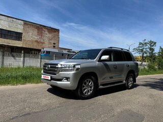 2017 Toyota Land Cruiser 200 Series Рестайлинг 2, серебристый, 5390000 рублей, вид 1