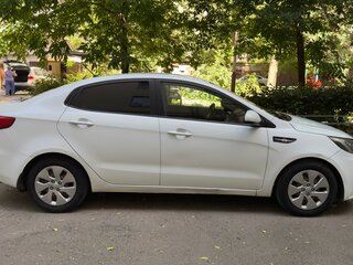 2015 Kia Rio III Рестайлинг, белый, 790000 рублей, вид 4