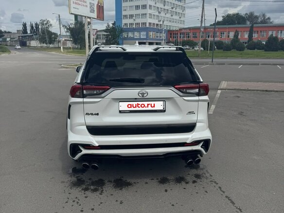 2020 Toyota RAV4 V (XA50), белый, 3400000 рублей - вид 2