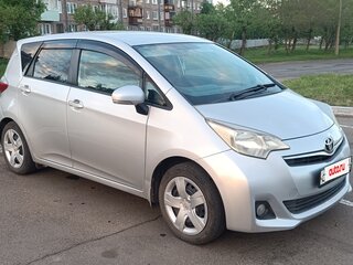 2010 Toyota Ractis II, серебристый, 680000 рублей, вид 2