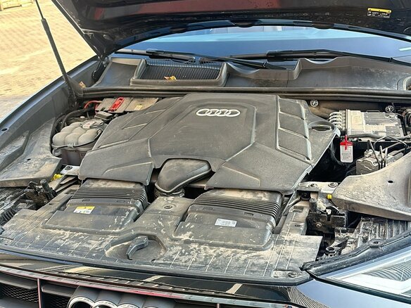 2022 Audi Q8 55 TFSI I (4M), чёрный, 6172000 рублей - вид 2