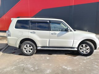 2010 Mitsubishi Pajero IV, белый, 2000000 рублей, вид 3