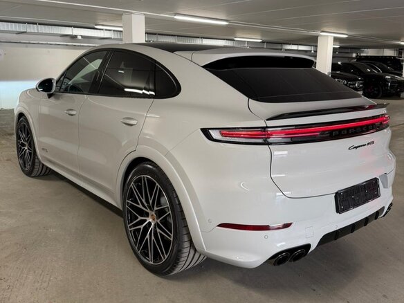 2026 Porsche Cayenne GTS Coupé III Рестайлинг, серый, 29490000 рублей - вид 2