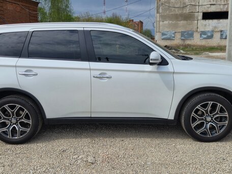 2014 Mitsubishi Outlander III Рестайлинг, белый, 1599000 рублей, вид 5