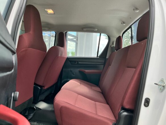2021 Toyota Hilux VIII Рестайлинг 2, белый, 3100000 рублей - вид 18