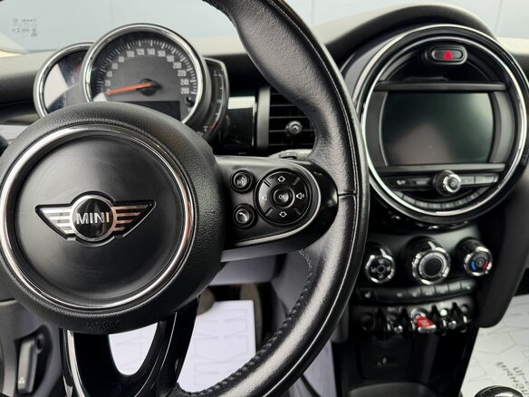 2018 Mini Hatch Cooper III (F55/F56) Рестайлинг, чёрный, 1750000 рублей - вид 15