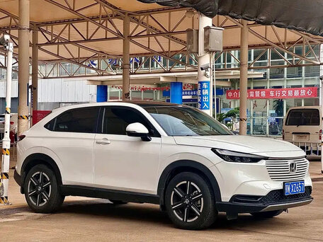 2023 Honda Vezel II, белый, 1867777 рублей, вид 3
