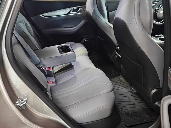 2026 Geely Galaxy M7, серый - вид 15