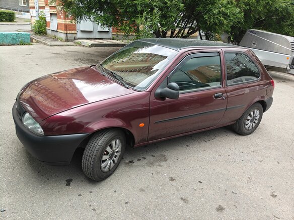1995 Ford Fiesta Mk4, красный - вид 1