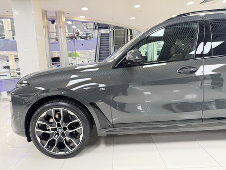 2026 BMW X7 40d I (G07) Рестайлинг, серый, 16999000 рублей, вид 4