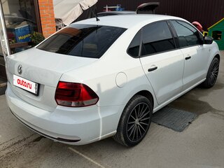 2016 Volkswagen Polo V Рестайлинг, белый, 850000 рублей, вид 4