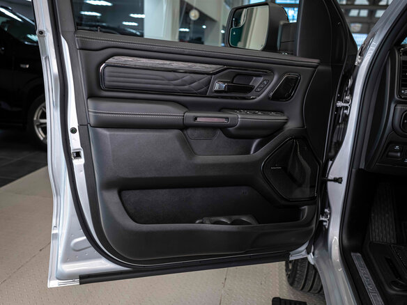 2026 Ram 1500 Crew Cab V Рестайлинг, серебристый, 9490000 рублей - вид 11