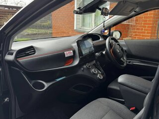 2021 Toyota Sienta II Рестайлинг, чёрный, 1600000 рублей, вид 5