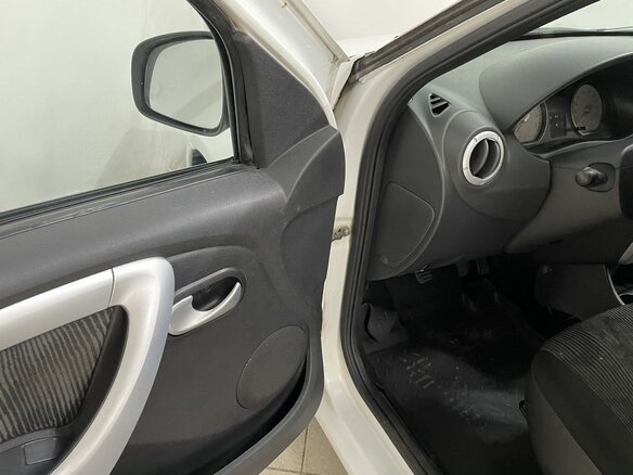 2010 Renault Logan I Рестайлинг, белый - вид 17