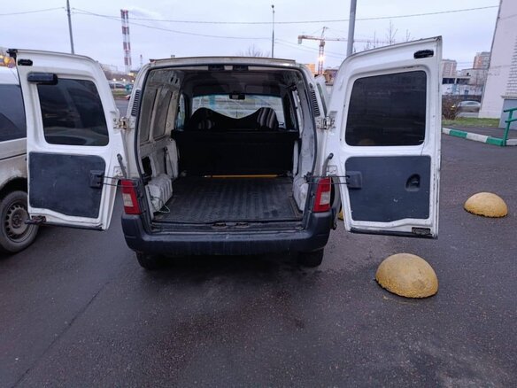 2008 Citroen Berlingo I Рестайлинг, белый, 290000 рублей - вид 3