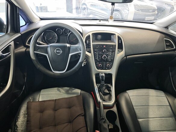 2011 Opel Astra J, чёрный - вид 9