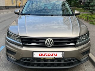 2018 Volkswagen Tiguan II, золотистый, 2500000 рублей, вид 2