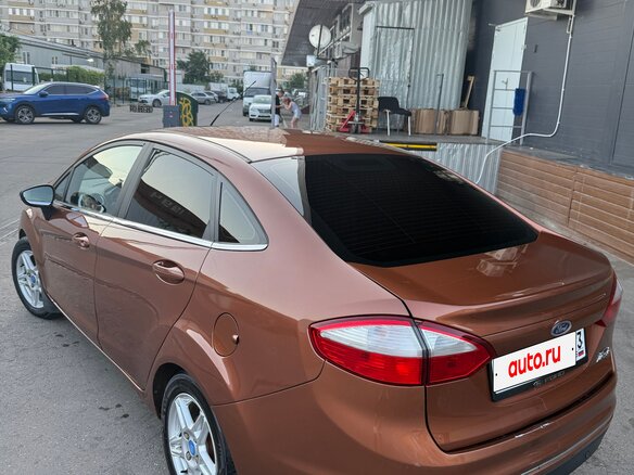 2015 Ford Fiesta Mk6 Рестайлинг, коричневый, 700000 рублей - вид 4