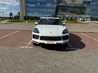 2019 Porsche Cayenne III, белый, 4125000 рублей, вид 3