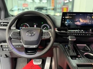 2024 Toyota Sienna IV, белый, 7000000 рублей, вид 5