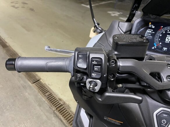 2025 Yamaha TMAX, серый, 1650000 рублей - вид 15