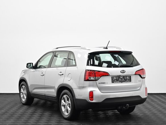 2017 Kia Sorento II Рестайлинг, серебристый, 1799000 рублей - вид 3