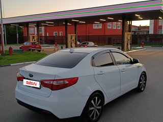 2013 Kia Rio III, белый, 600000 рублей, вид 3