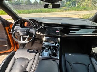 2018 Audi Q8 55 TFSI I (4M), оранжевый, 5500000 рублей, вид 5