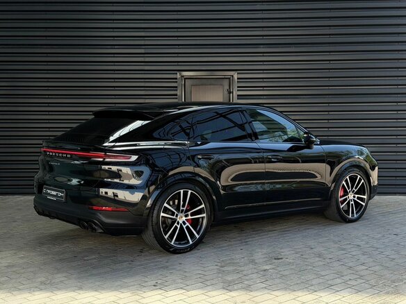 2024 Porsche Cayenne S Coupé III Рестайлинг, чёрный, 16490000 рублей - вид 4