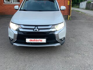 2017 Mitsubishi Outlander III Рестайлинг 2, белый, 2250000 рублей, вид 2