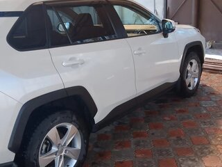 2021 Toyota RAV4 V (XA50), белый, 3600000 рублей, вид 2