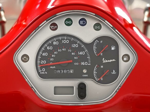 2015 Vespa GTS 300, красный, 539000 рублей - вид 8