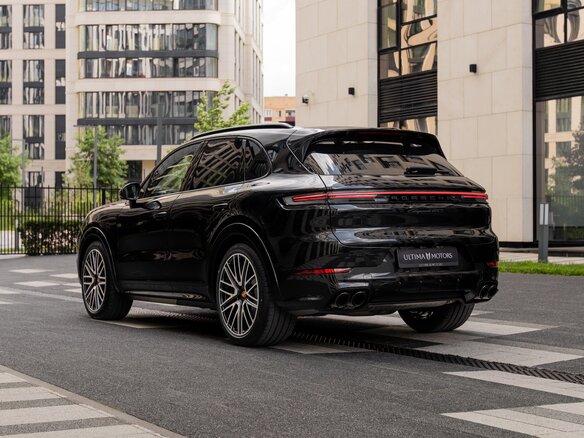 2026 Porsche Cayenne GTS III Рестайлинг, чёрный, 24900000 рублей - вид 5