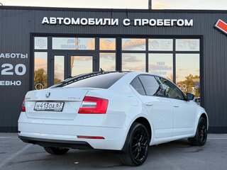 2017 Skoda Octavia III (A7) Рестайлинг, белый, 1470000 рублей, вид 2