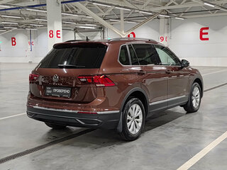 2021 Volkswagen Tiguan II Рестайлинг, коричневый, 2519000 рублей, вид 5