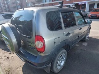 2017 Chevrolet Niva I Рестайлинг, серый, 805500 рублей, вид 4