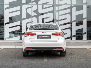 2017 Kia Cerato III Рестайлинг (Classic), белый, 1559000 рублей, вид 4