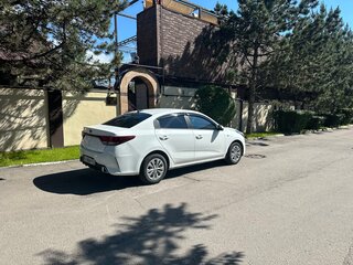 2021 Kia Rio IV Рестайлинг, белый, 1090000 рублей, вид 3