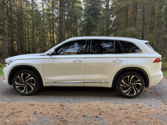 2023 Geely Monjaro I, белый, 3200000 рублей - вид 3