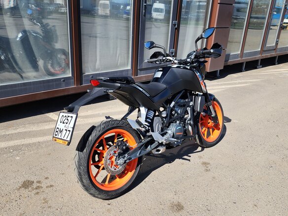 2017 KTM 200 Duke, чёрный, 265000 рублей - вид 4