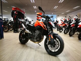 2026 KTM 790 Duke, оранжевый, 1150000 рублей, вид 1