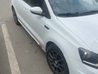 2016 Volkswagen Polo V Рестайлинг, белый, 600000 рублей, вид 4