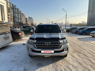 2018 Toyota Land Cruiser 200 Series Рестайлинг 2, серебристый, 7190000 рублей, вид 3