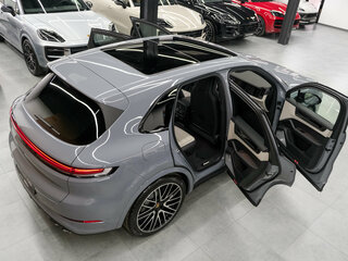 2026 Porsche Cayenne III Рестайлинг, серый, 19790000 рублей, вид 5