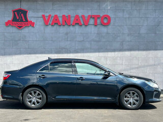 2017 Toyota Camry VII (XV50) Рестайлинг 2, серый, 2299000 рублей, вид 4