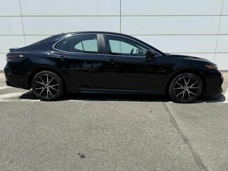2021 Toyota Camry VIII (XV70) Рестайлинг, чёрный, 2890000 рублей, вид 4